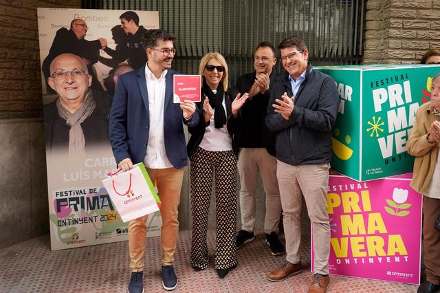 Ontinyent dedica una calle al empresario Luis Martínez